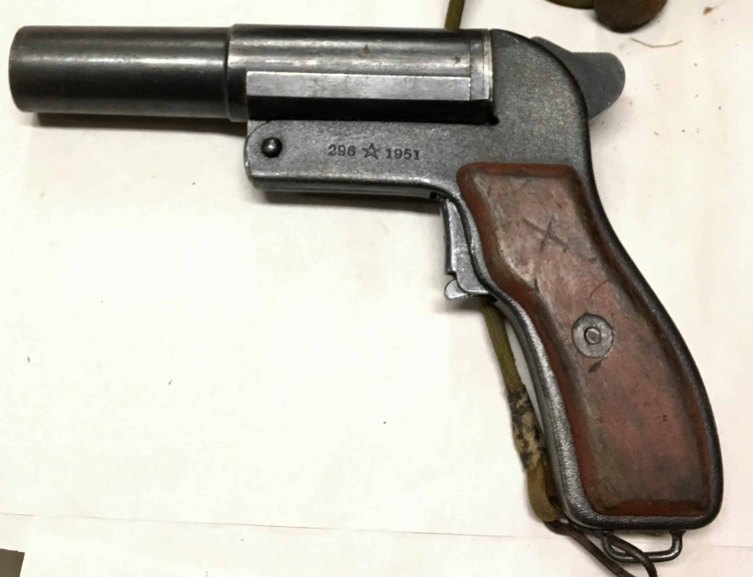 Chinese Korean War 26mm Flare Pistol 1951 with Issue Holster and Lanyard - Image 4