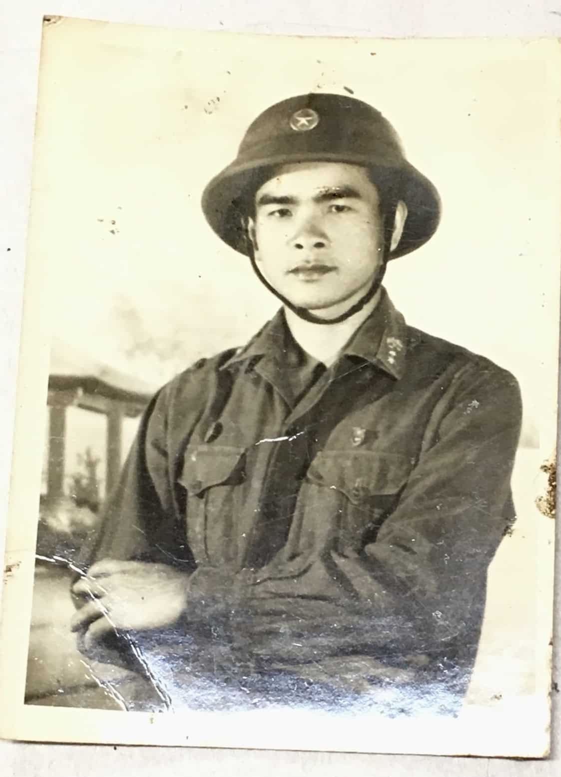North Vietnamese Army Young Party Member Badge - Image 3
