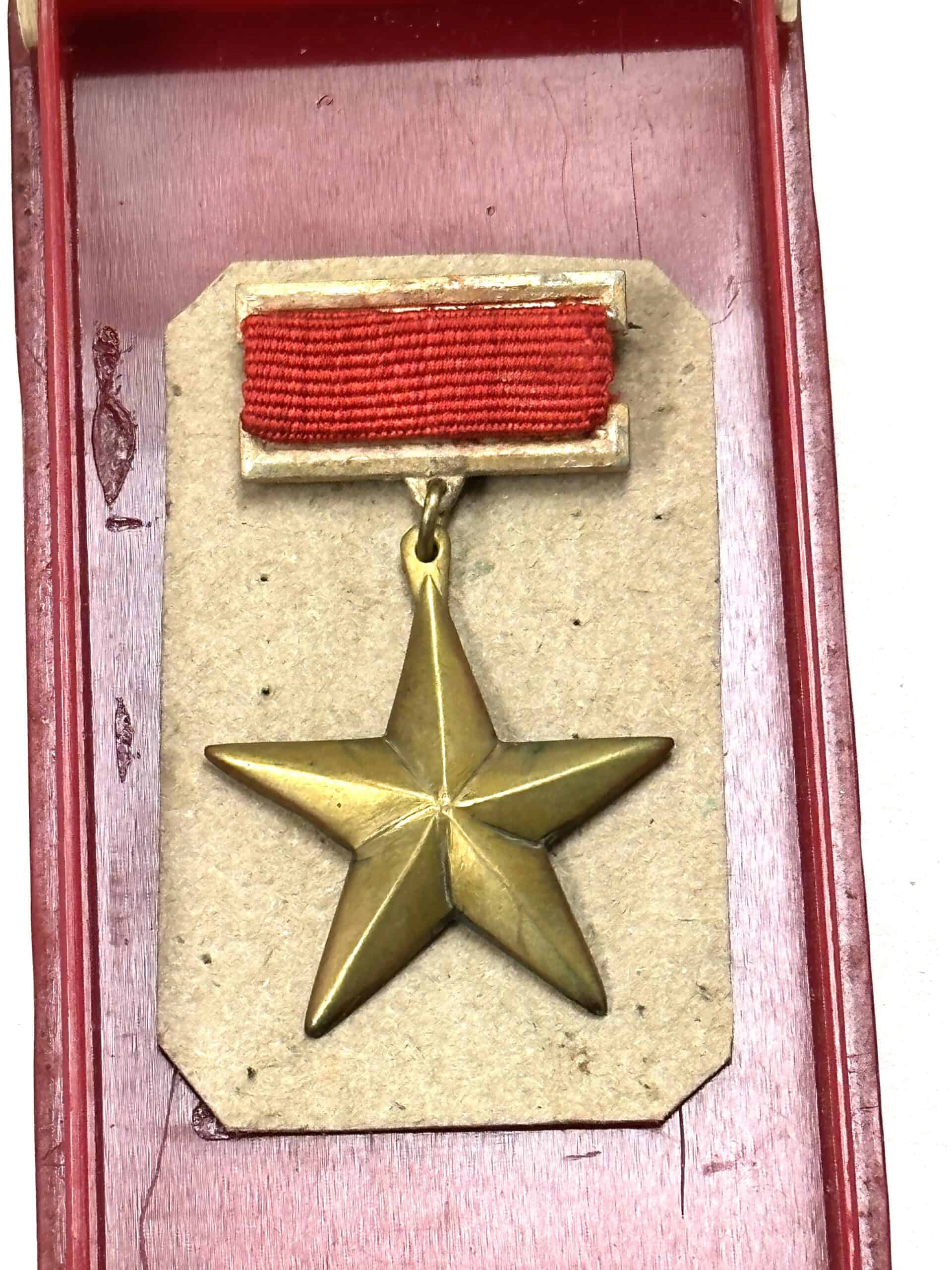 North Vietnamese Army Gold Star Order - Image 2
