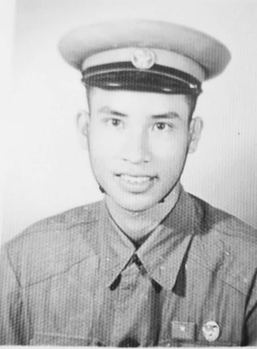 North Vietnamese Army 1st Model Sun Helmet and Cap Badge - Image 7