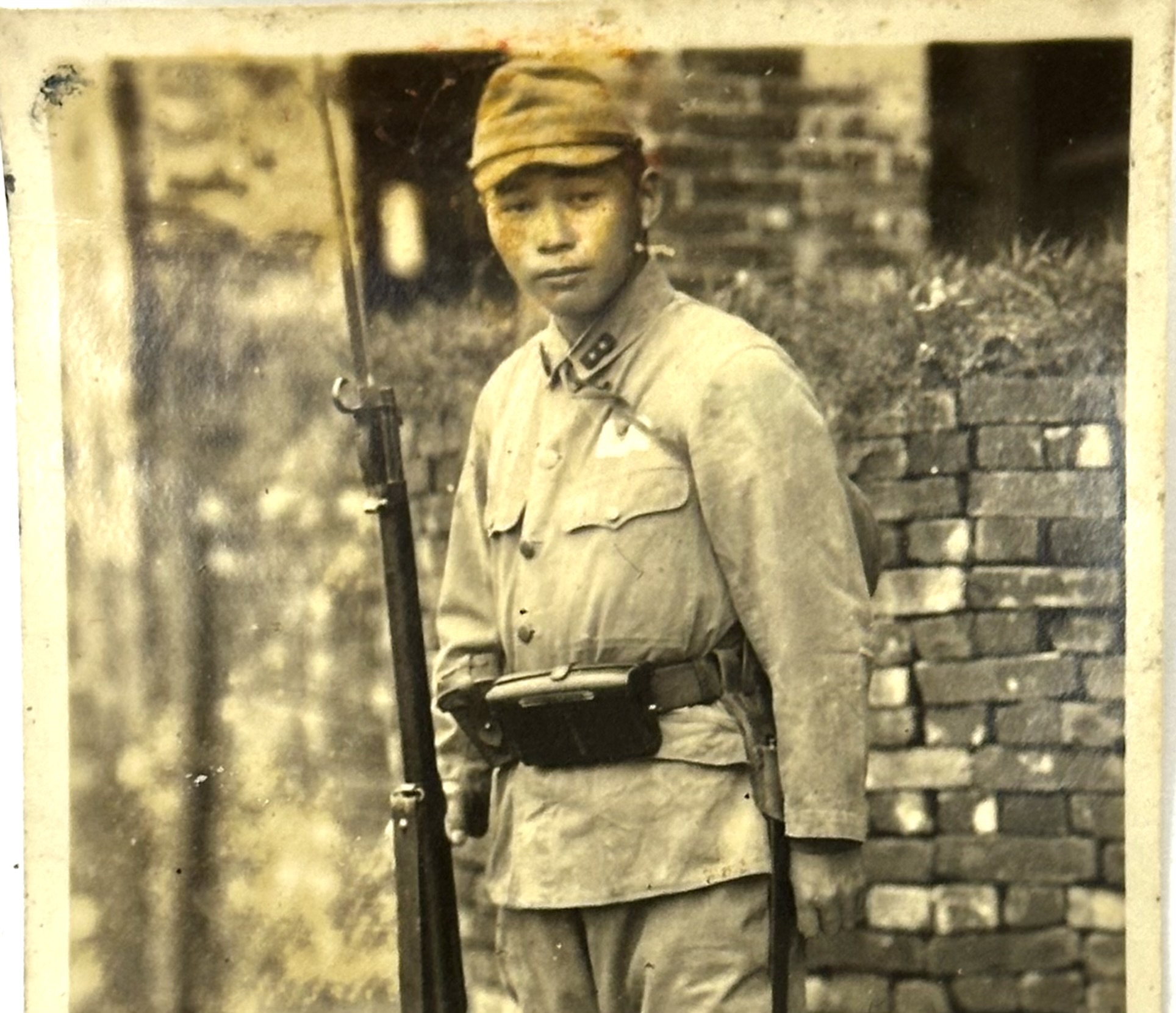 WW2 Japanese Photo - Soldier with Type 38 Rifle